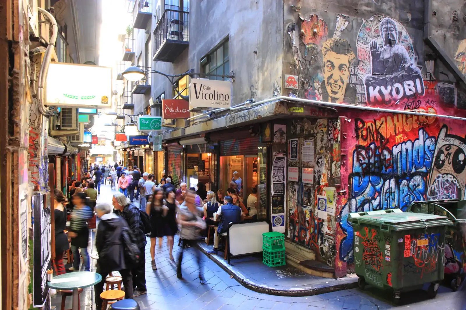 A crowded café laneway in Melbourne